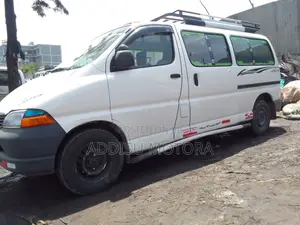 Toyota HiAce 2004 White