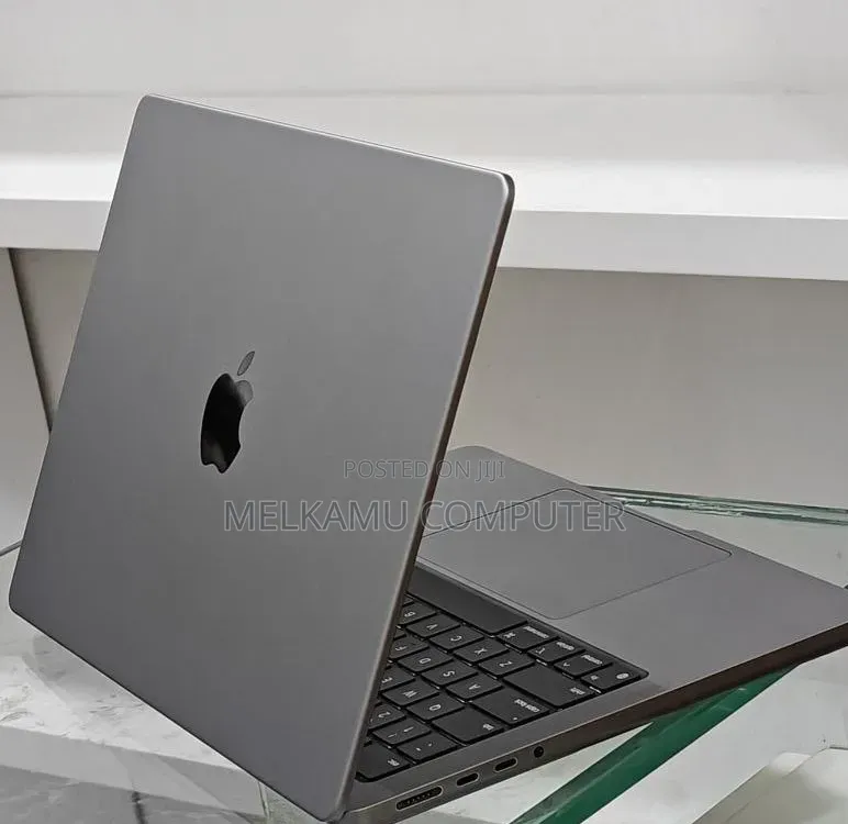 New Laptop Apple MacBook Pro 2023 M3 8GB Apple M3 SSD 512GB