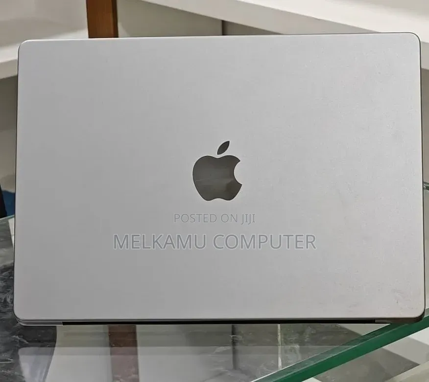 New Laptop Apple MacBook Pro 2023 M3 8GB Apple M3 SSD 512GB