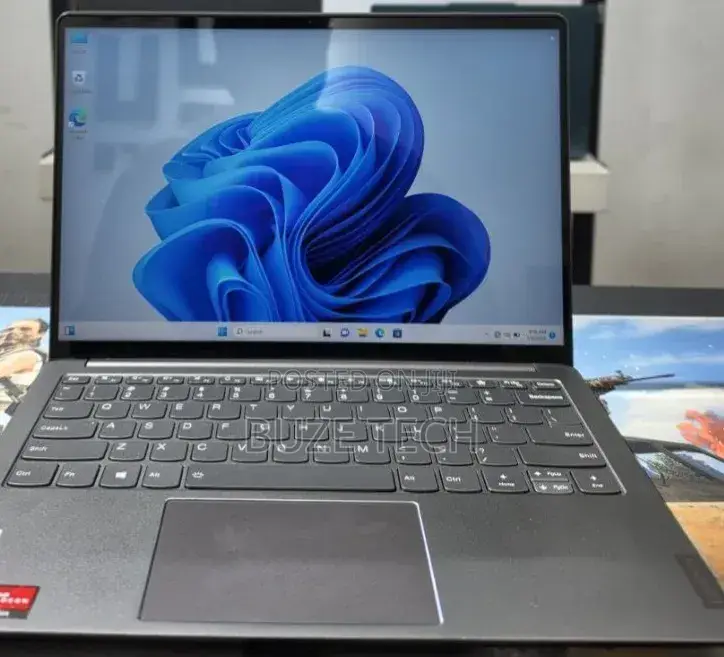 New Laptop Lenovo 16GB AMD Ryzen 7 SSD 512GB