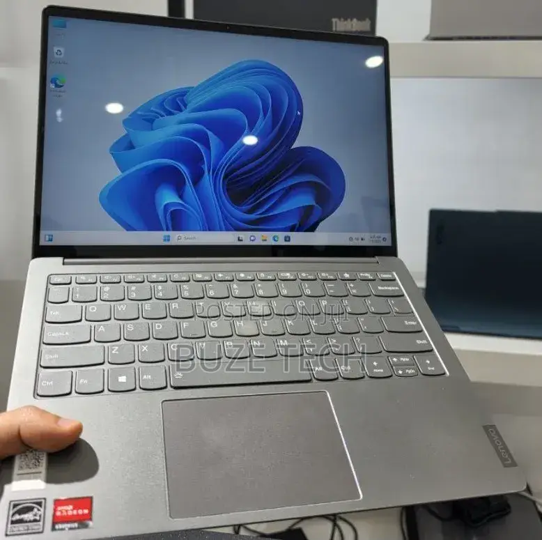 New Laptop Lenovo 16GB AMD Ryzen 7 SSD 512GB