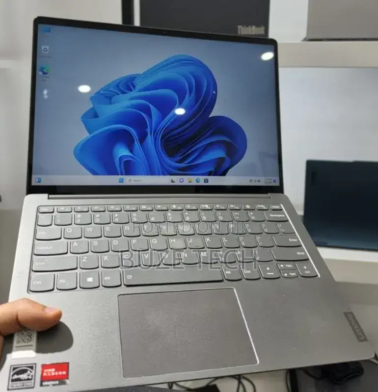 New Laptop Lenovo 16GB AMD Ryzen 7 SSD 512GB