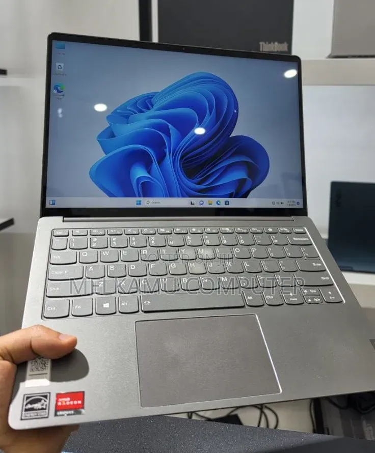 New Laptop Lenovo IdeaPad Flex 14 16GB AMD Ryzen 7 SSD 512GB