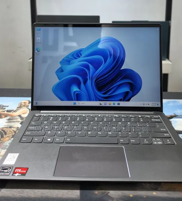 New Laptop Lenovo IdeaPad Flex 14 16GB AMD Ryzen 7 SSD 512GB