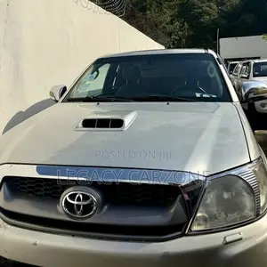 Toyota Hilux 2010 Silver