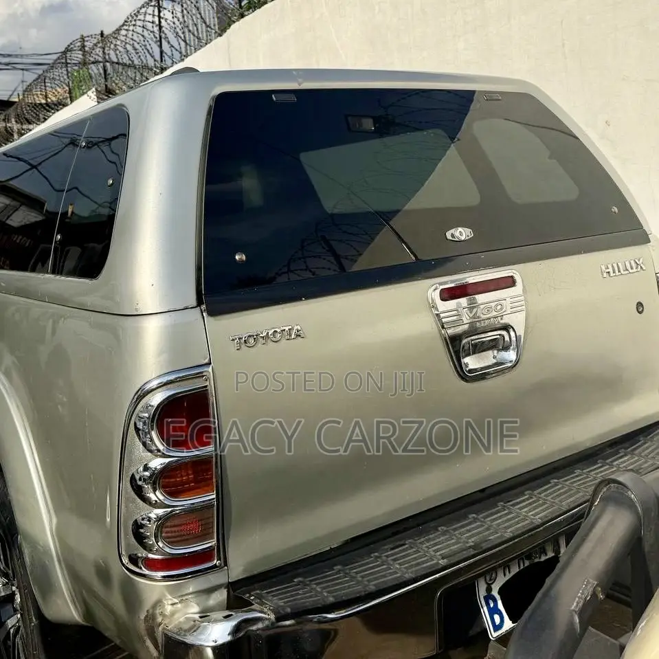 Toyota Hilux 2010 Silver
