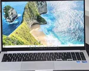 New Laptop Samsung Galaxy Book4 16GB Intel Core 7 SSD 512GB