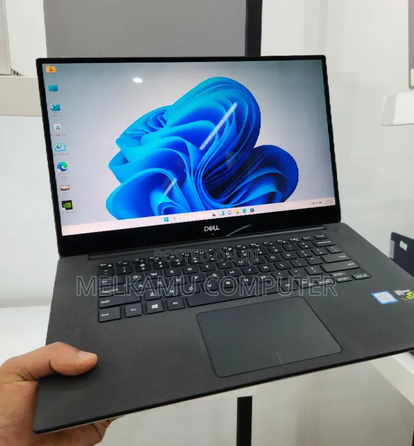 New Laptop Dell XPS 15 16GB Intel Core i7 SSD 512GB