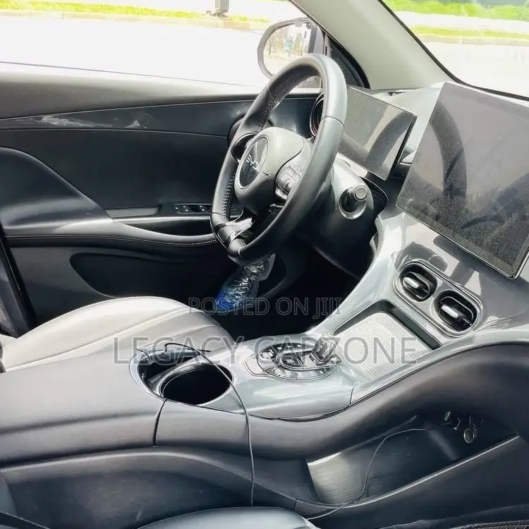 BYD E2 43 kWh 94 hp FWD 2025 Silver