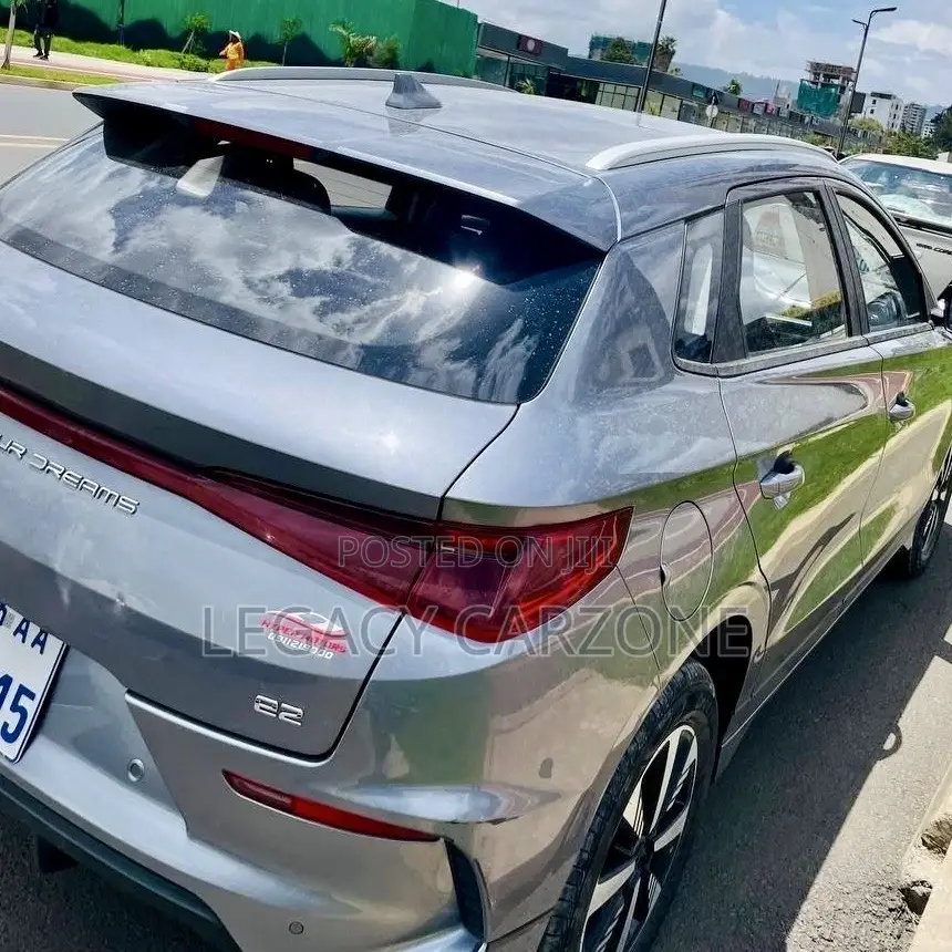 BYD E2 43 kWh 94 hp FWD 2025 Silver