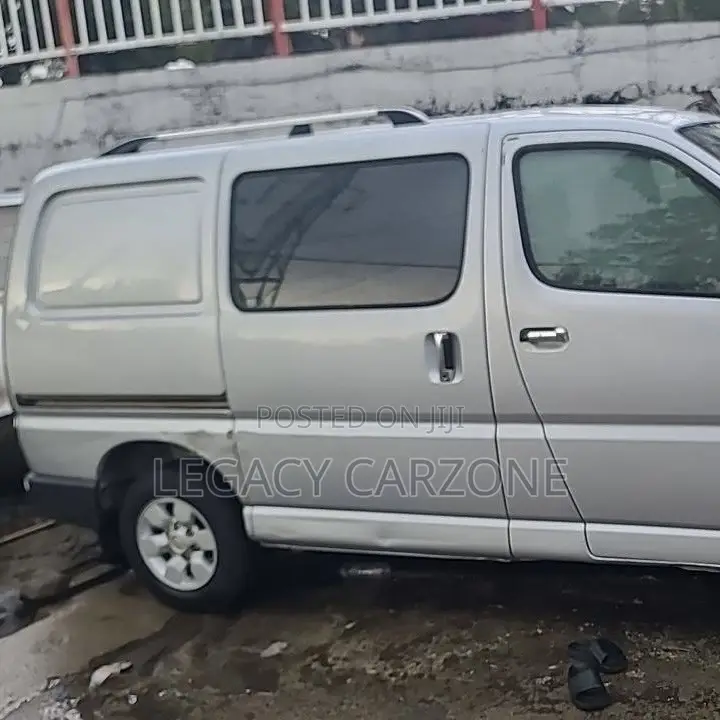 Toyota HiAce 2011 Silver