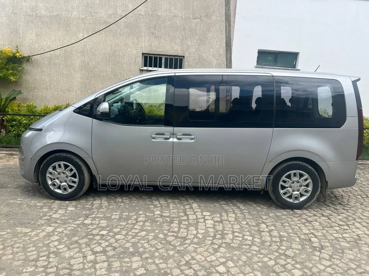 Hyundai Universe 2023 Silver
