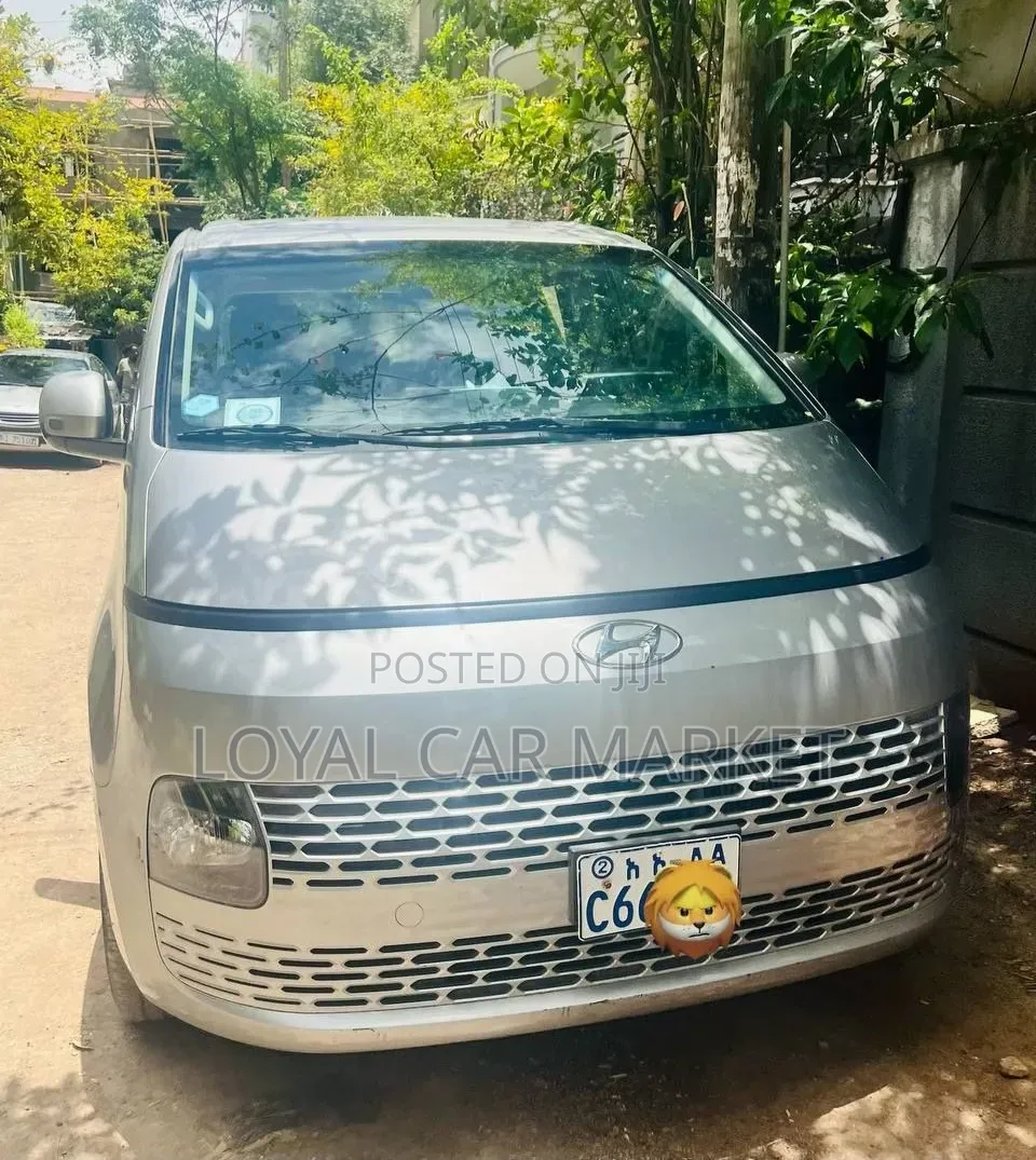 Hyundai Universe 2023 Silver