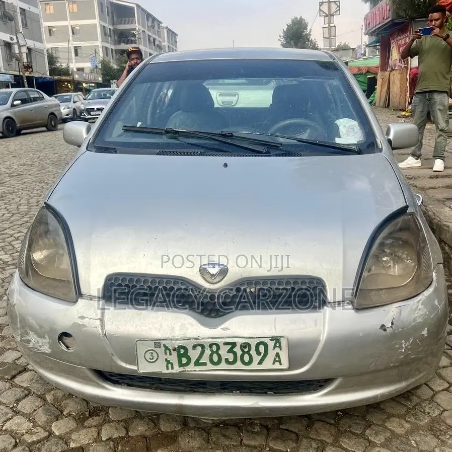 Toyota Vitz 2001 Silver