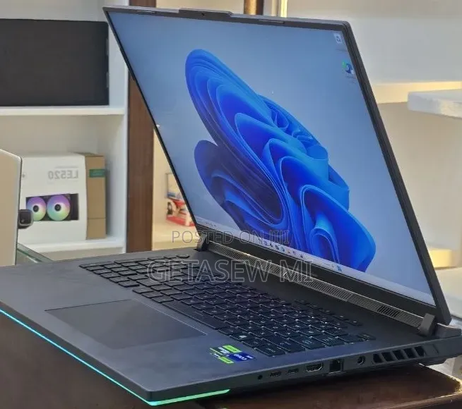New Laptop Asus ROG Strix G18 16GB Intel Core i9 SSD 1T