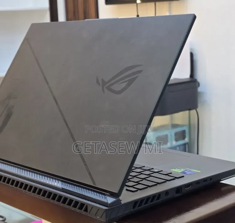 New Laptop Asus ROG Strix G18 16GB Intel Core i9 SSD 1T