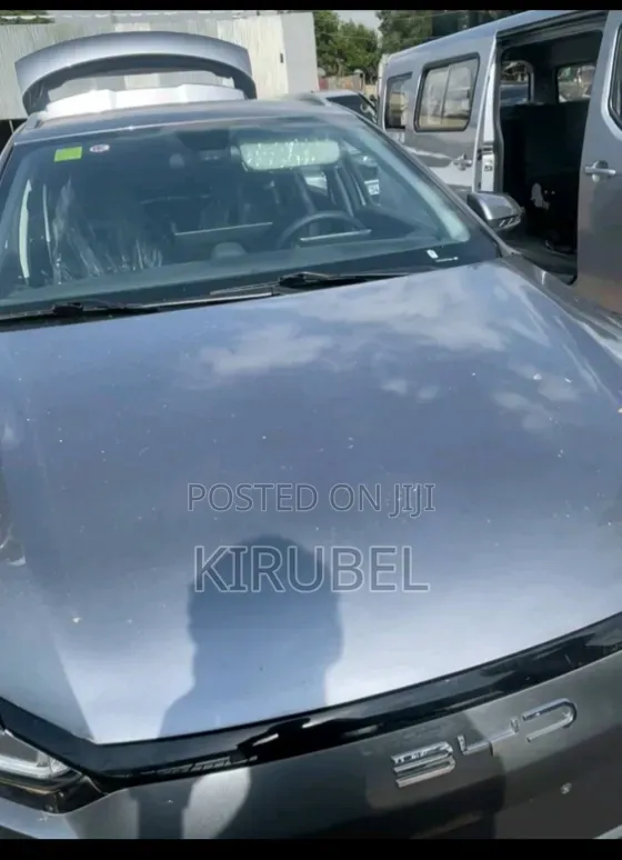 New BYD E2 43 kWh 94 hp FWD 2023 Gray