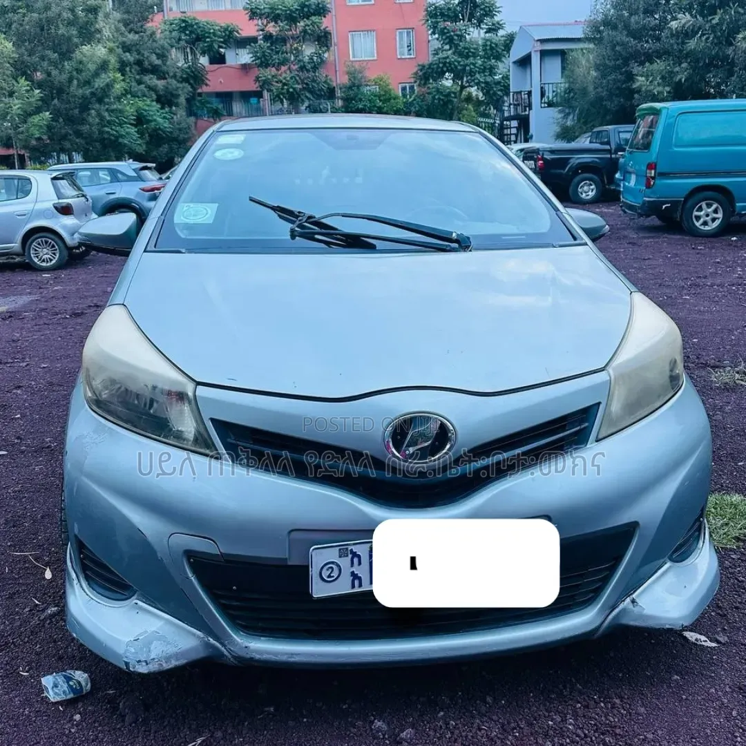 Toyota Yaris 2011 Silver