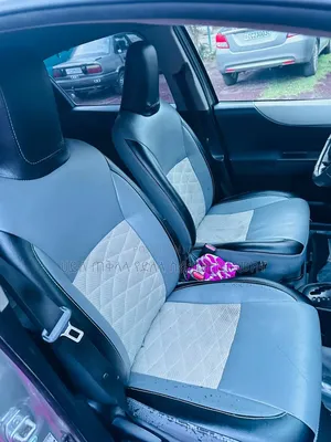 Toyota Yaris 2011 Silver