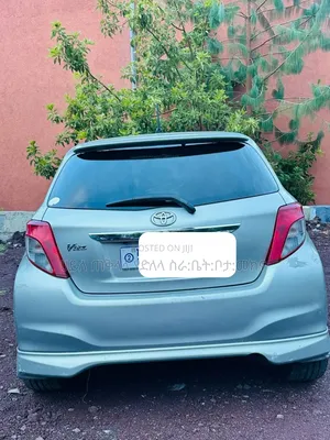 Toyota Yaris 2011 Silver