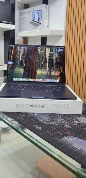 New Laptop Apple MacBook Air 2025 M4 16GB Apple M4 SSD 256GB