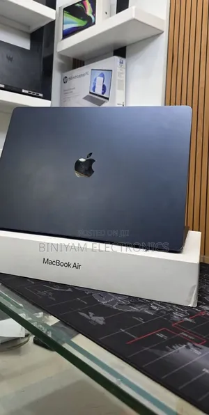 New Laptop Apple MacBook Air 2025 M4 16GB Apple M4 SSD 256GB