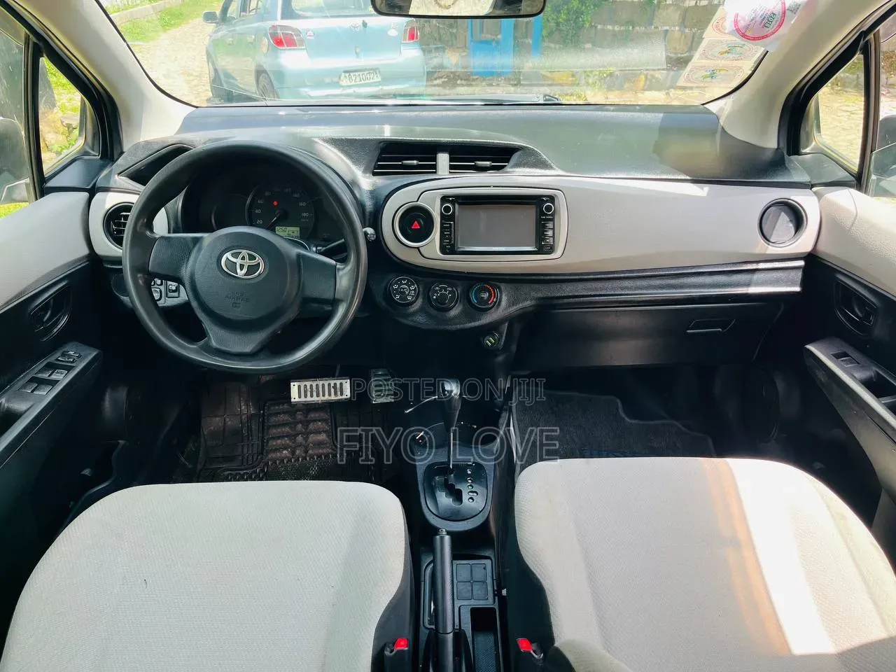 Toyota Yaris 2014 Silver
