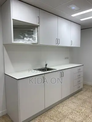 የግድግዳ Kitchen Cabinet