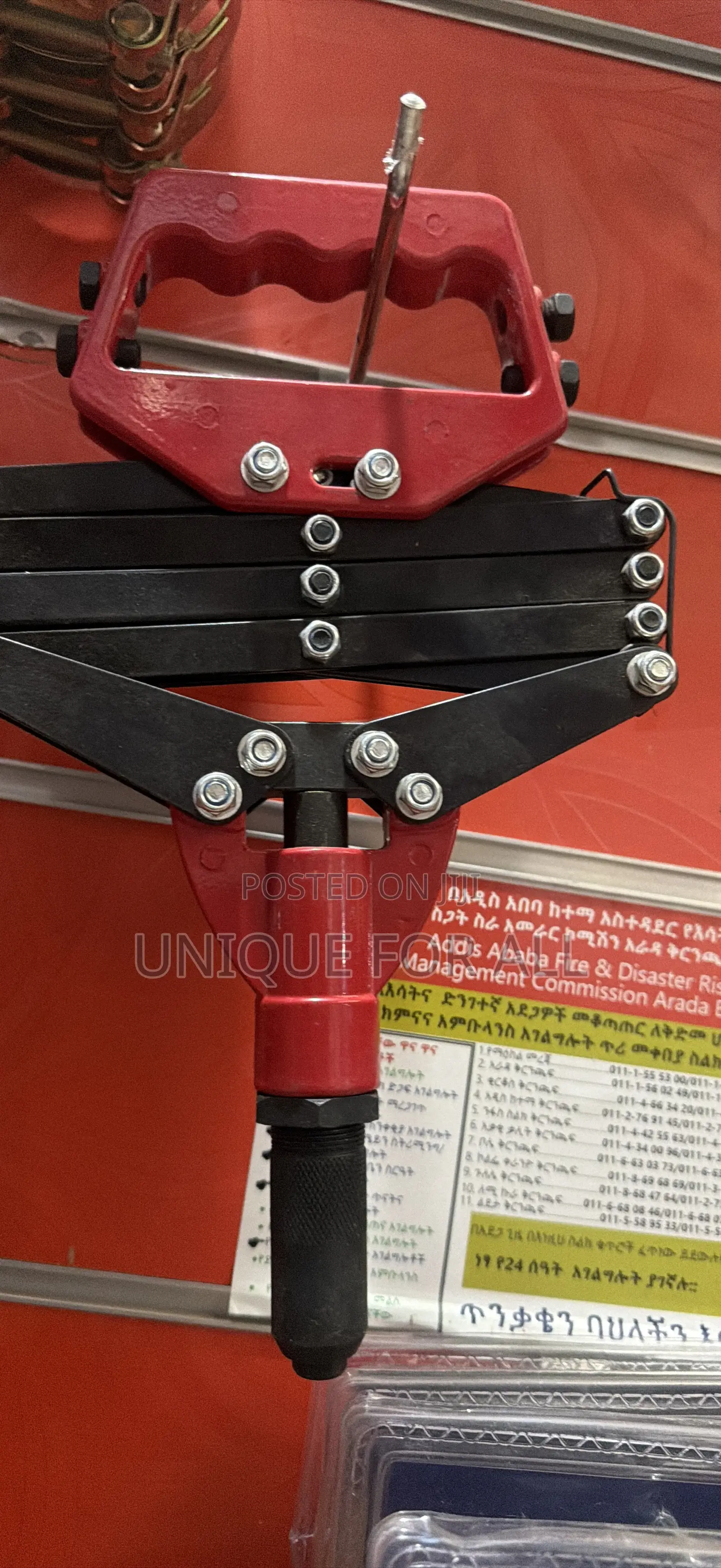 Nail Rivator