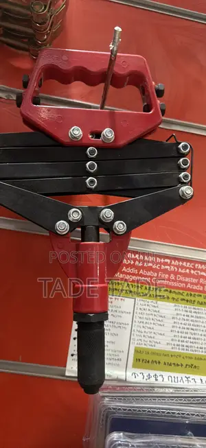 Nail Rivator