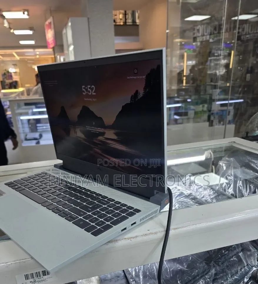 New Laptop Dell G15 5515 16GB Intel Core i7 SSD 512GB