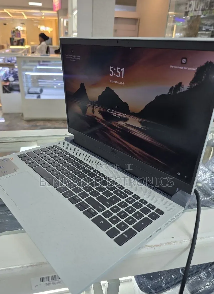 New Laptop Dell G15 5515 16GB Intel Core i7 SSD 512GB