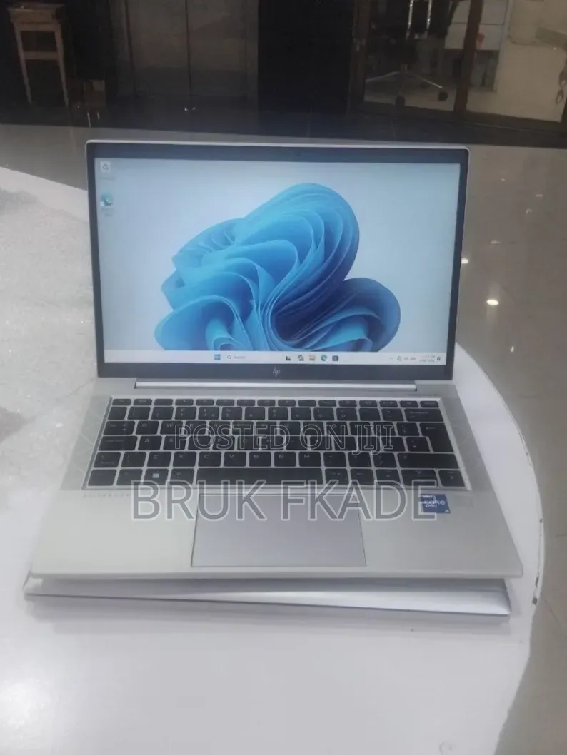 New Laptop HP EliteBook 830 G8 16GB Intel Core i5 SSD 512GB