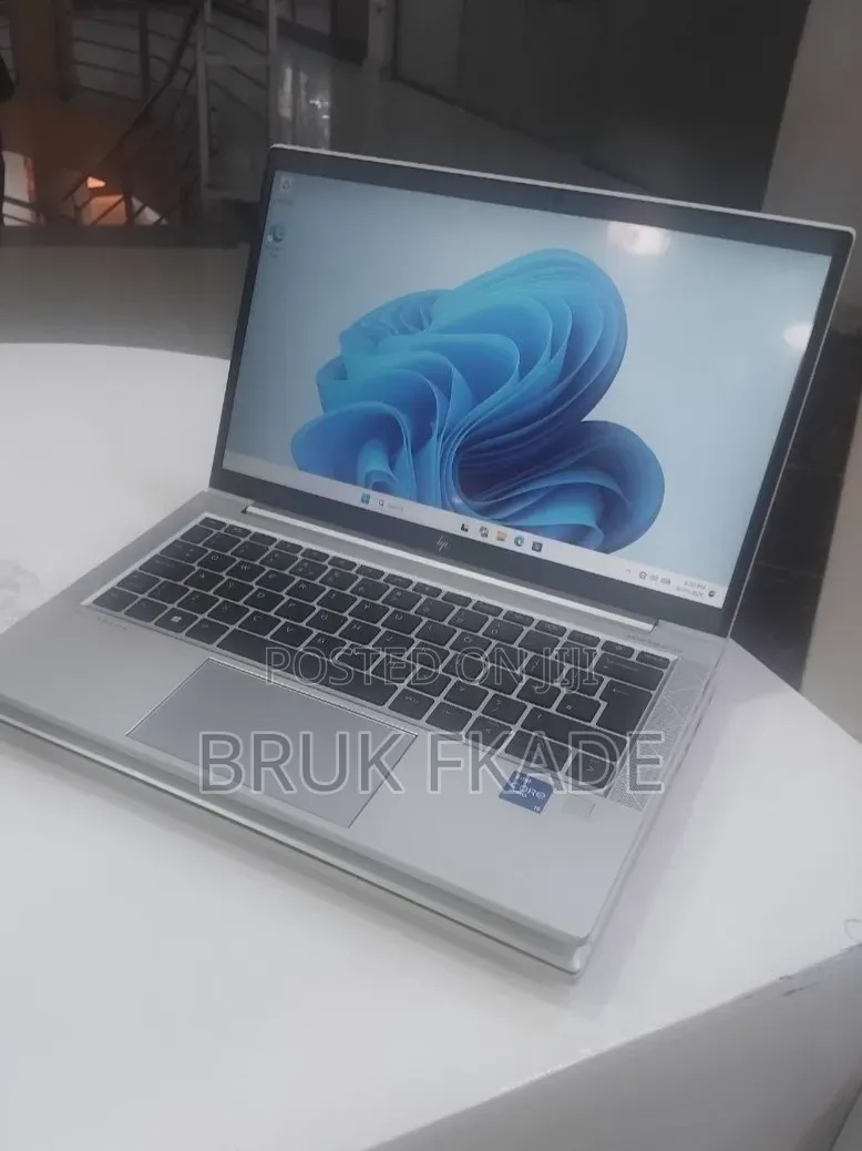 New Laptop HP EliteBook 830 G8 16GB Intel Core i5 SSD 512GB