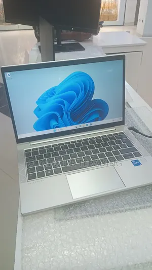 New Laptop HP EliteBook 830 G8 16GB Intel Core i5 SSD 512GB