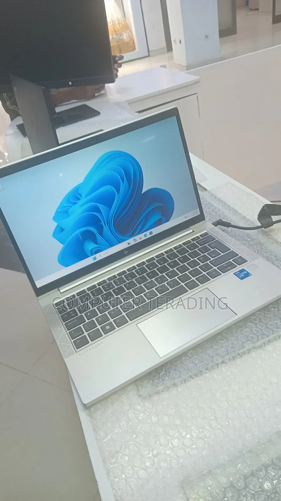 New Laptop HP EliteBook 830 G8 16GB Intel Core i5 SSD 512GB