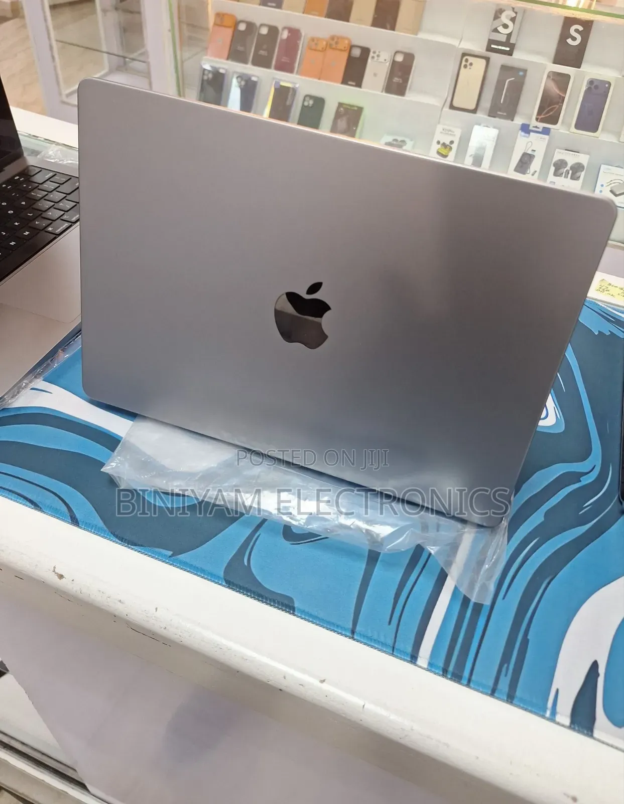 New Laptop Apple MacBook Pro 2021 M1 16GB Apple M1 Pro SSD 512GB