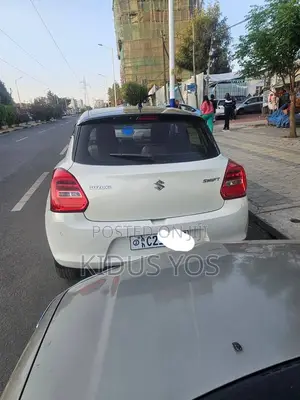 Suzuki Swift 2022 White