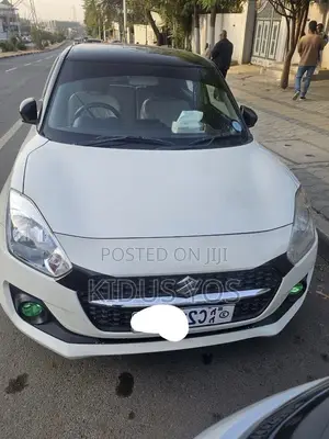 Suzuki Swift 2022 White