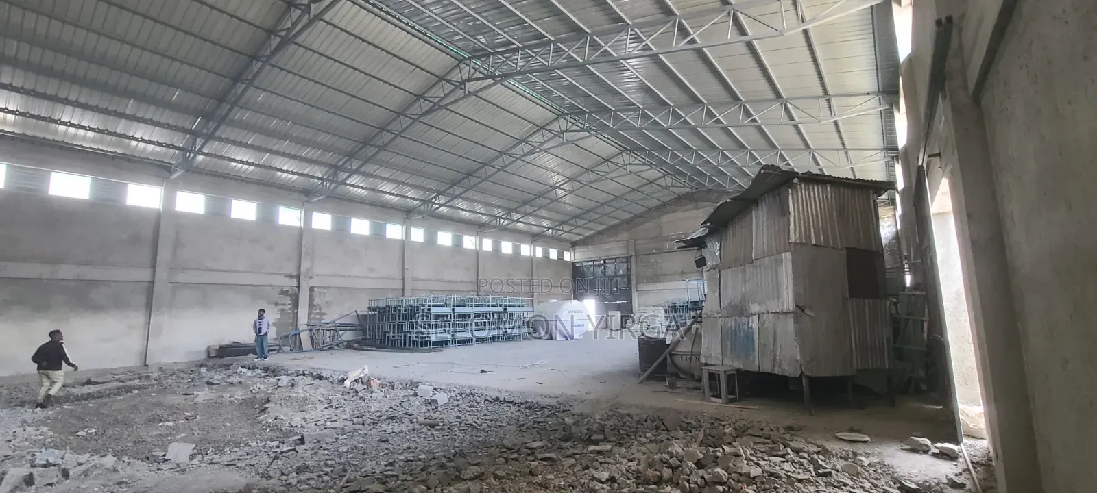 የሚከራይ መጋዘን 800ካሬ ሜትር ዘመናዉ ቢሮ አለዉ