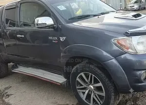 Toyota Hilux 2.5 D-4D SRX 2010 Gray