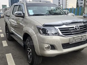 Toyota Hilux 2015 Silver