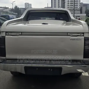 Toyota Hilux 2015 Silver