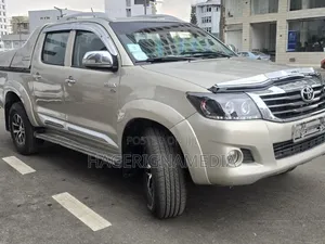 Toyota Hilux 2015 Silver
