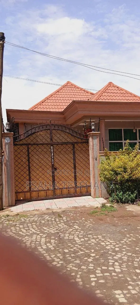 3bdrm House in Villa, Bole for rent