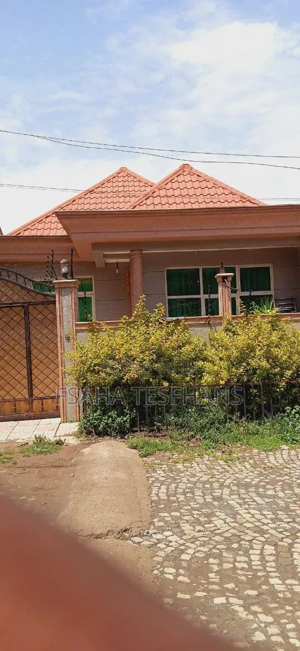 3bdrm House in Villa, Bole for rent