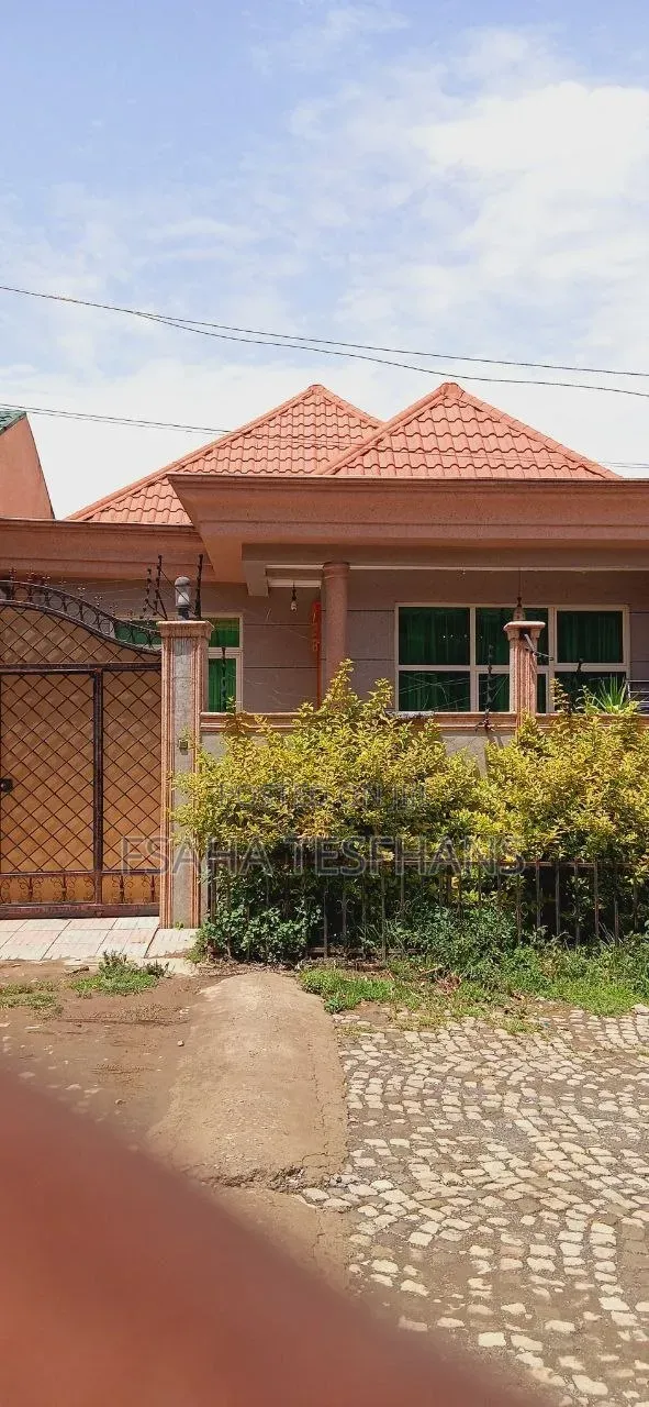 3bdrm House in Villa, Bole for rent