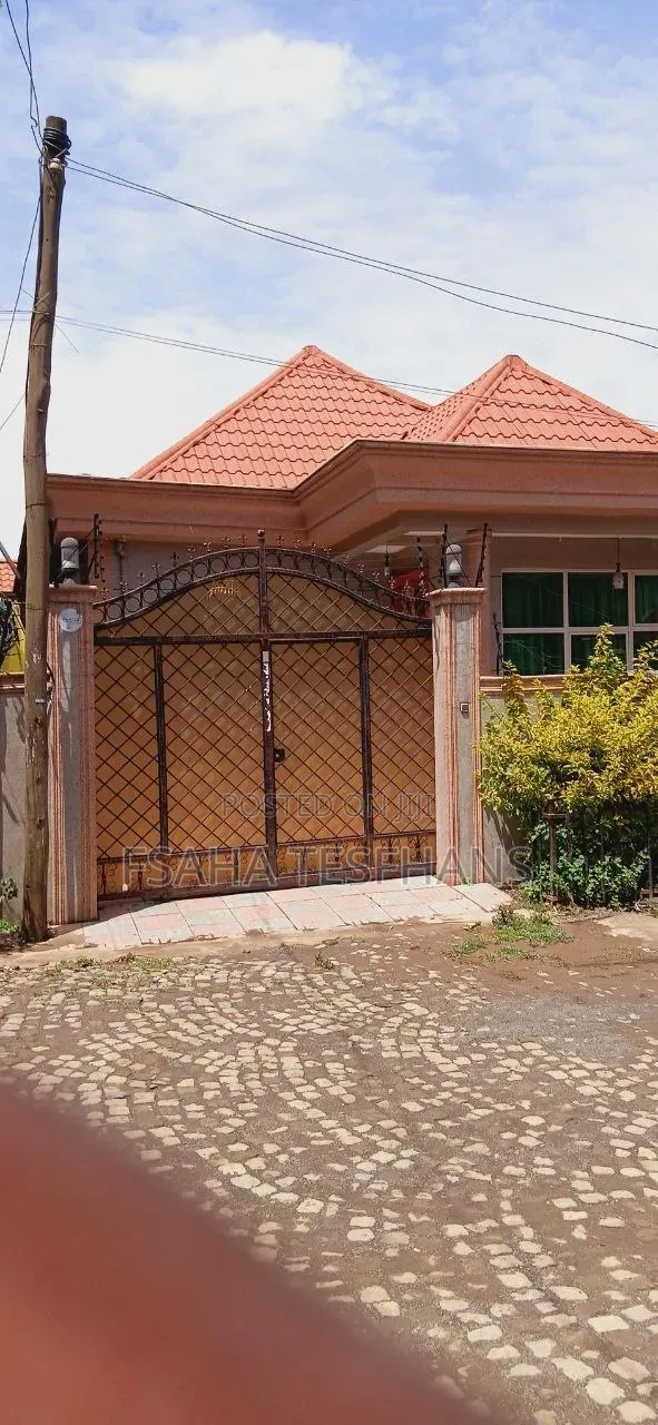 3bdrm House in Villa, Bole for rent