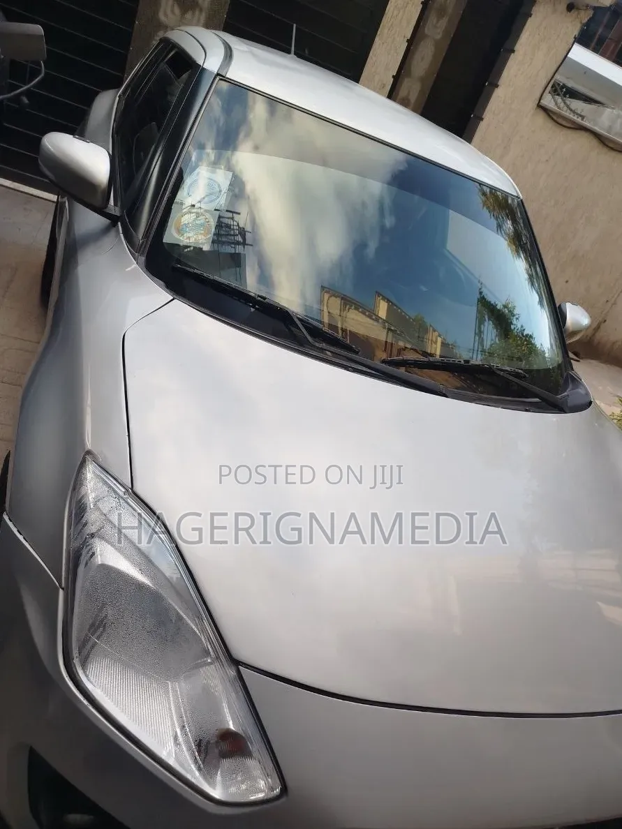 Suzuki Swift 2022 Silver