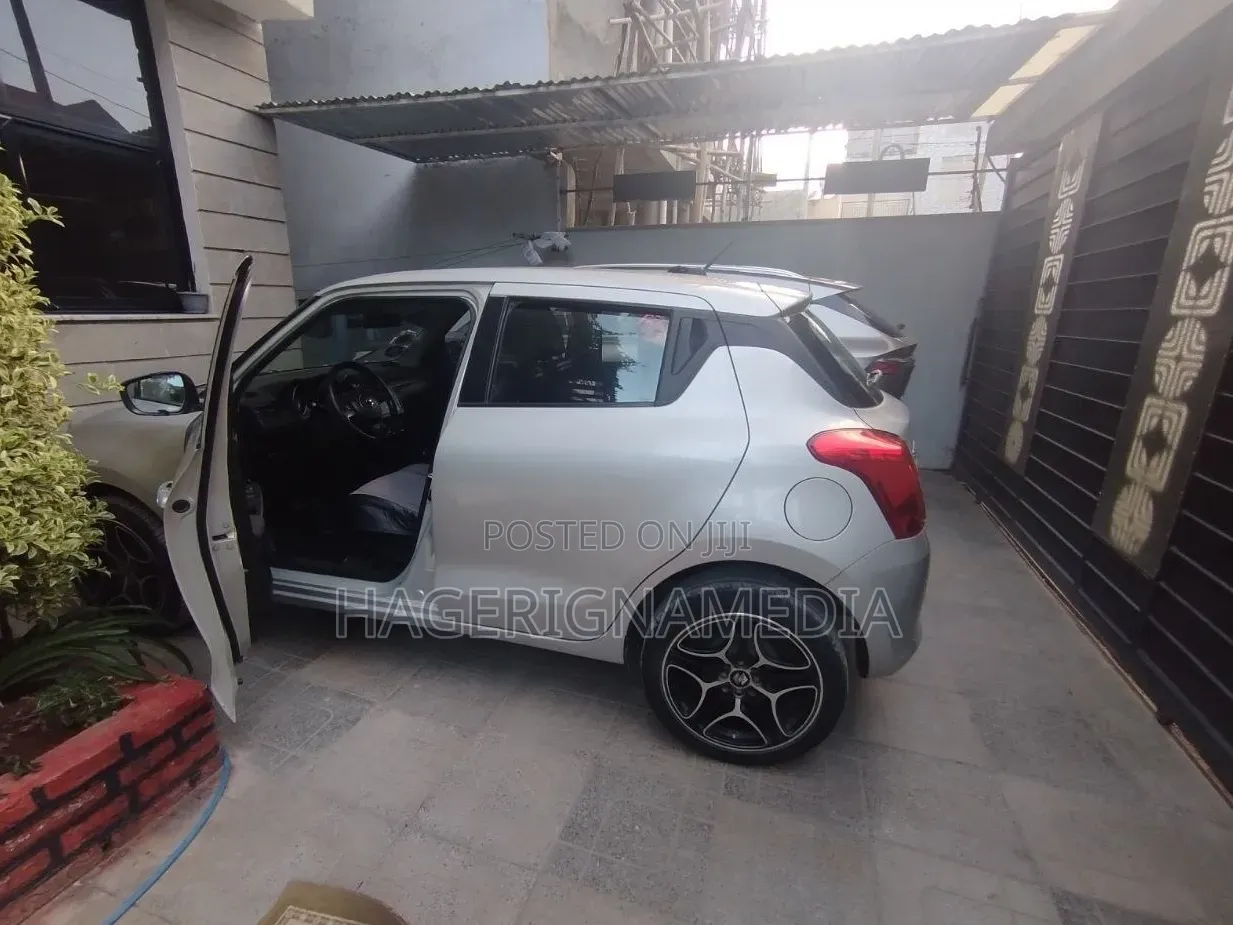 Suzuki Swift 2022 Silver
